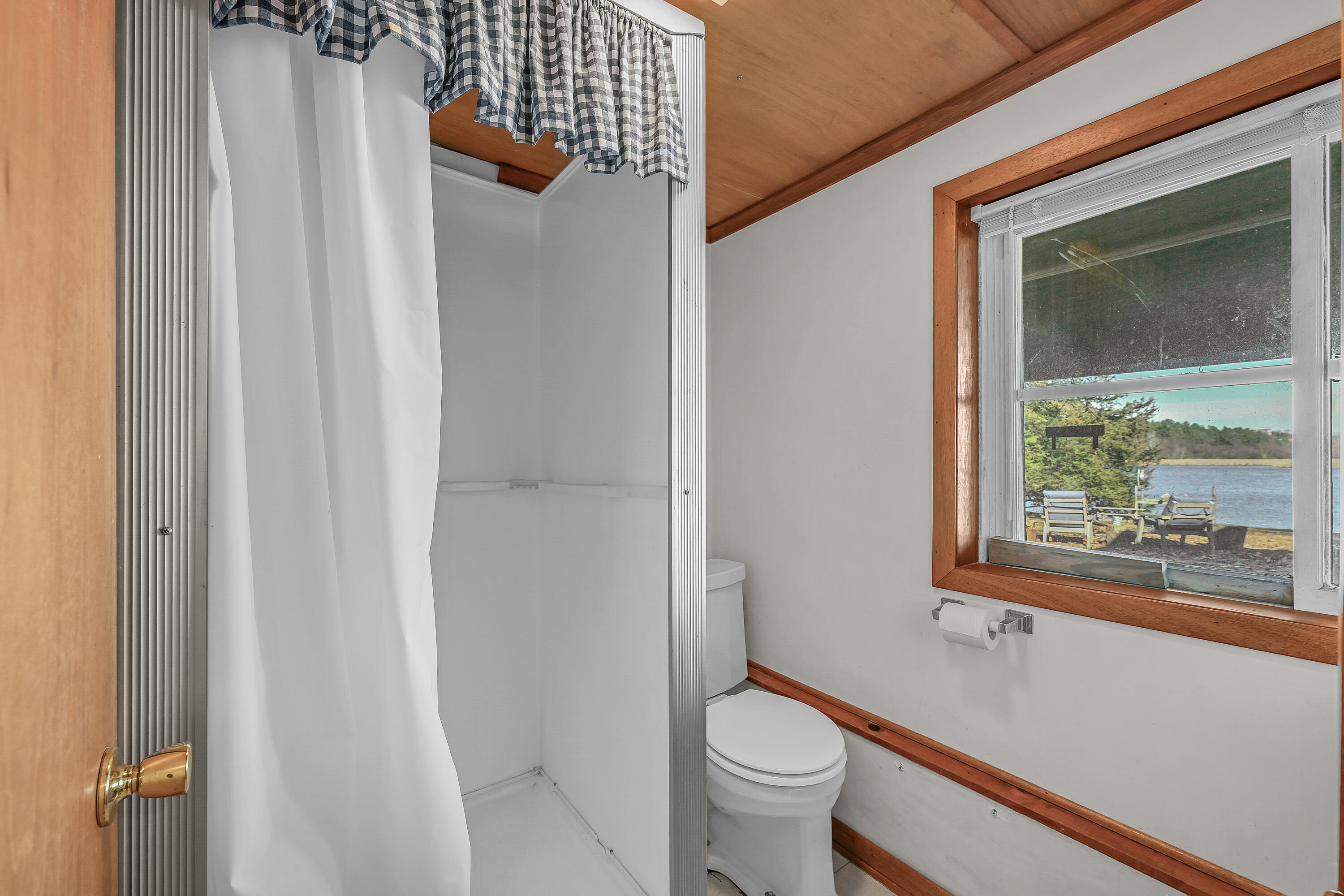 N6997 Oakwood Road Richmond, WI 53190 - Photo 26 of 43 Lower level full bathroom