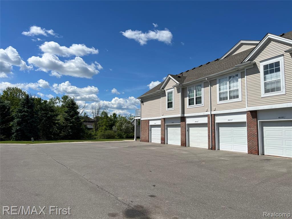 46117 Rhodes Drive, Unit 298 Macomb, MI 48044 - Photo 3 of 28 Gallery Image 3
