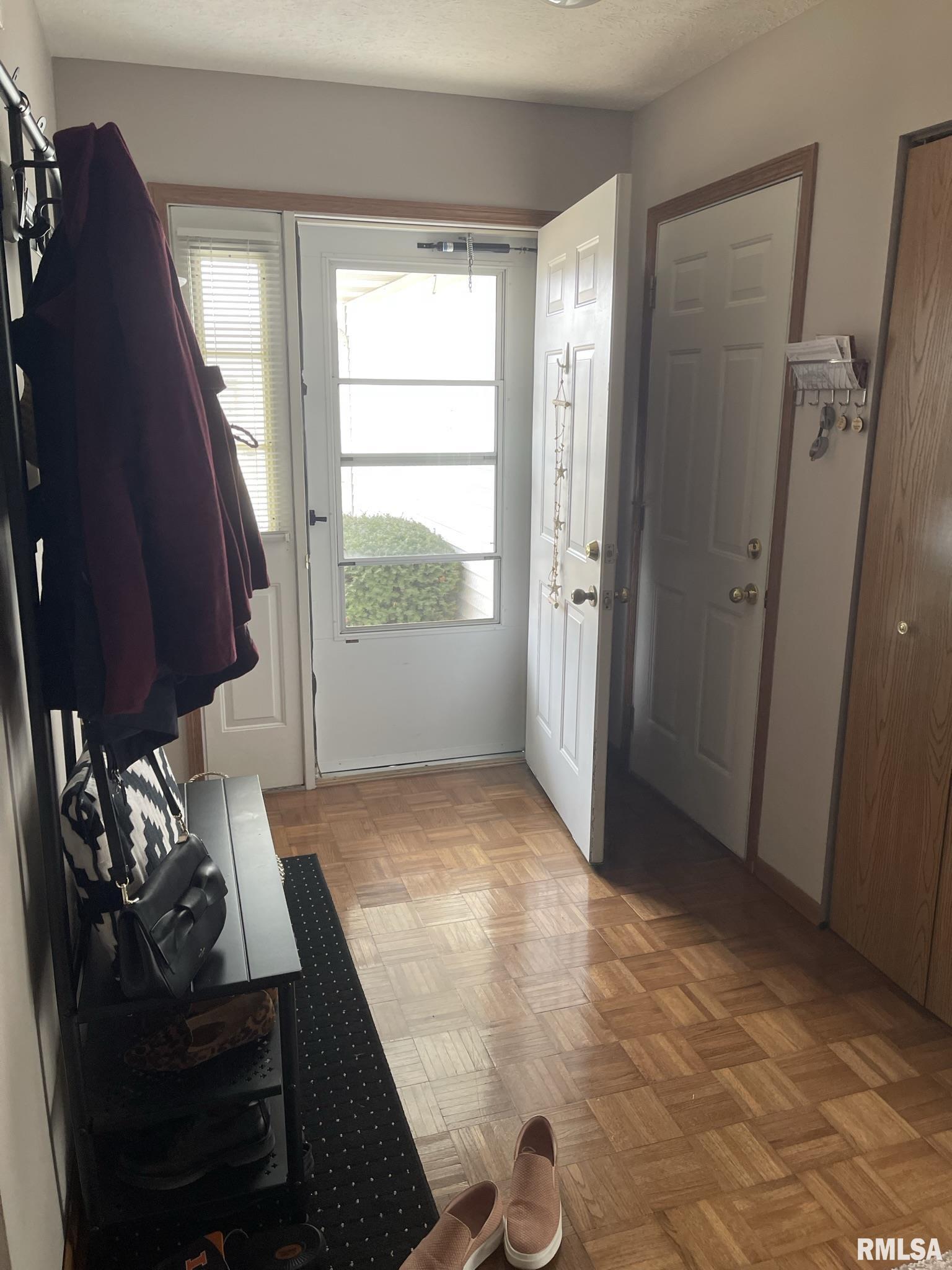 4427 Venetian Drive Springfield, IL 62703 - Photo 2 of 15