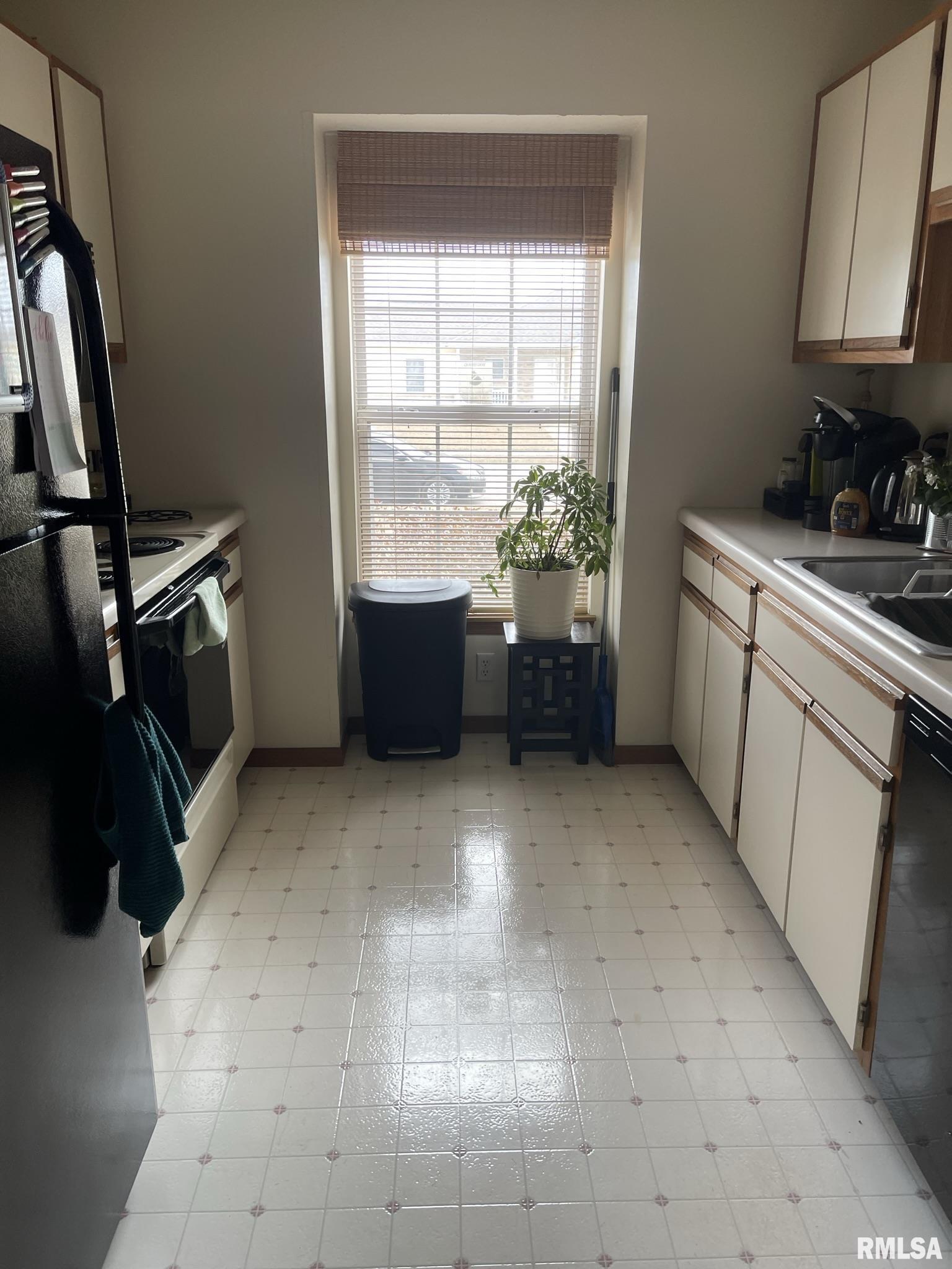 4427 Venetian Drive Springfield, IL 62703 - Photo 5 of 15