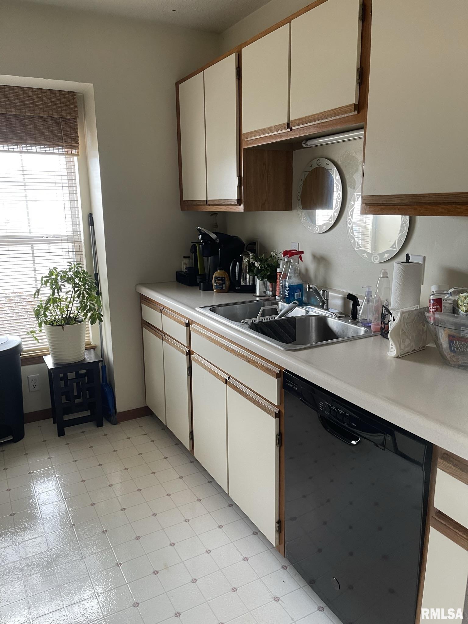 4427 Venetian Drive Springfield, IL 62703 - Photo 7 of 15