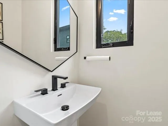 $4,800 | 815 East 36th Street, Charlotte, NC 28205