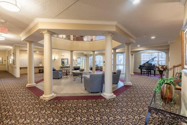 $269,000 | 15001 Burnhaven Drive, Unit 104, Burnsville, MN 55306
