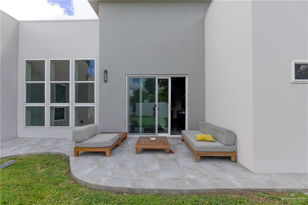 1500 Coffee Port Road Brownsville, TX 78521 - Photo 31 of 42 a living room with furniture and a window
