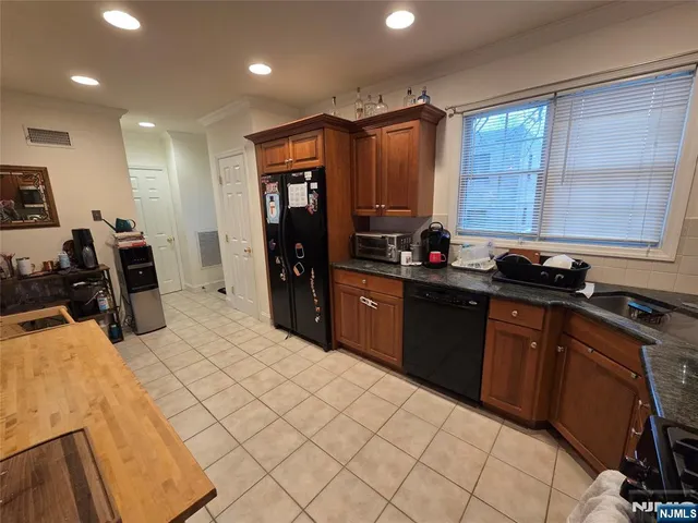 $3,300 | 228 Lincoln Avenue, Unit B, Hawthorne, NJ 07506