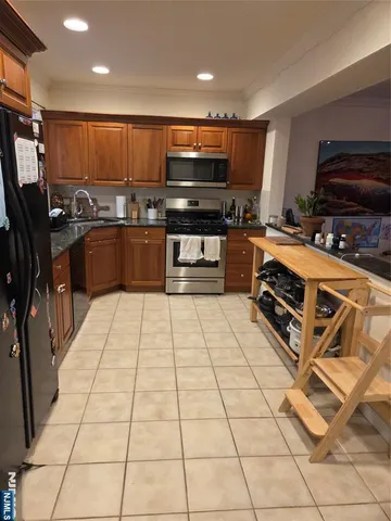 $3,300 | 228 Lincoln Avenue, Unit B, Hawthorne, NJ 07506
