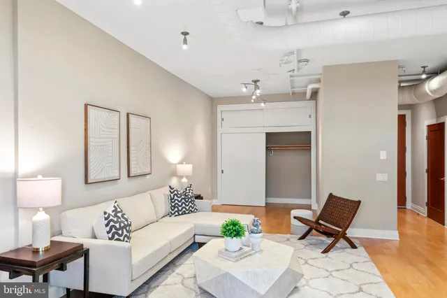 $1,395,000 | 811 4th Street Northwest, Unit 1011, Washington, DC 20001