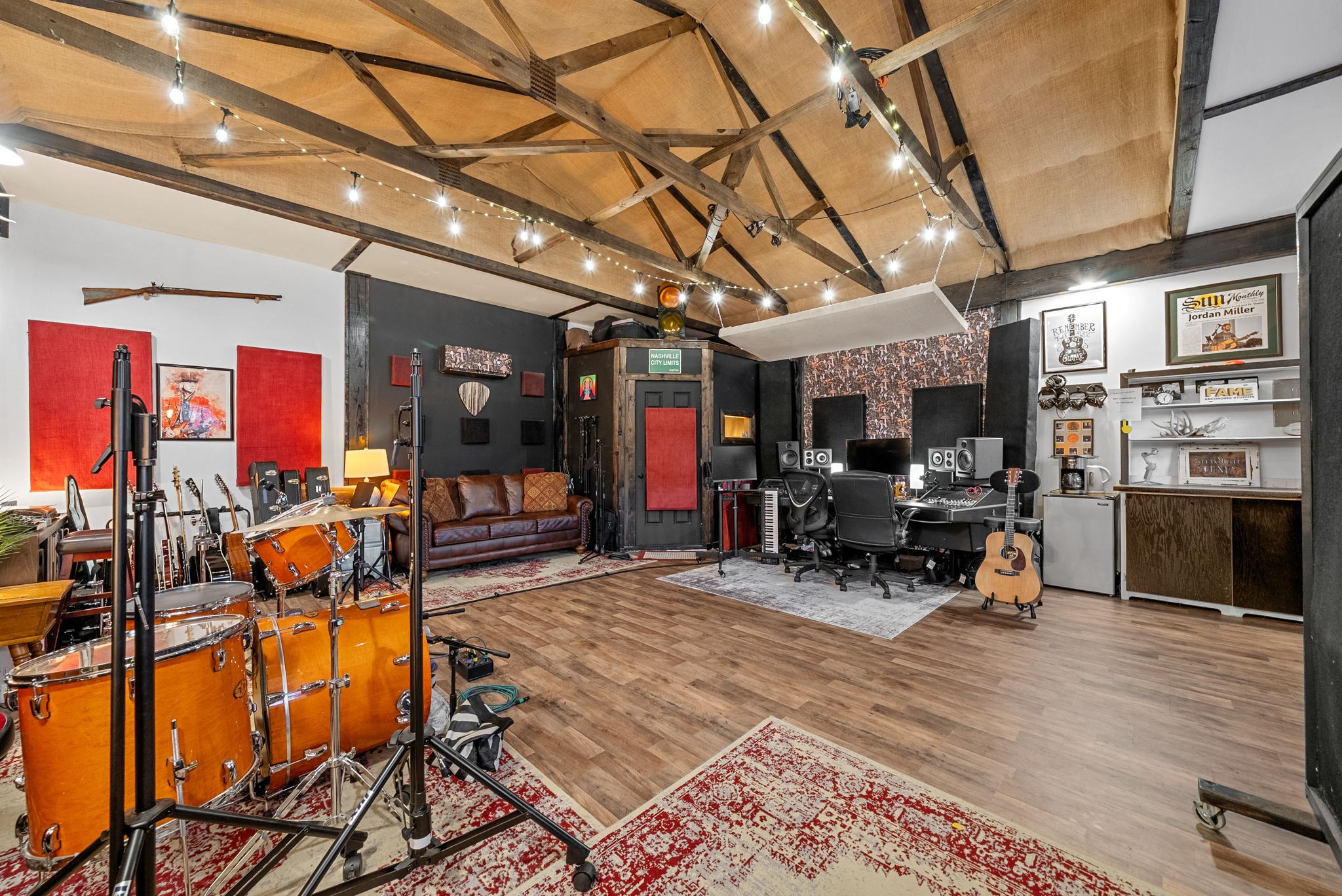 3762 Bowker Road Charlotte, TN 37036 - Photo 27 of 35 a view of a room with gym equipment