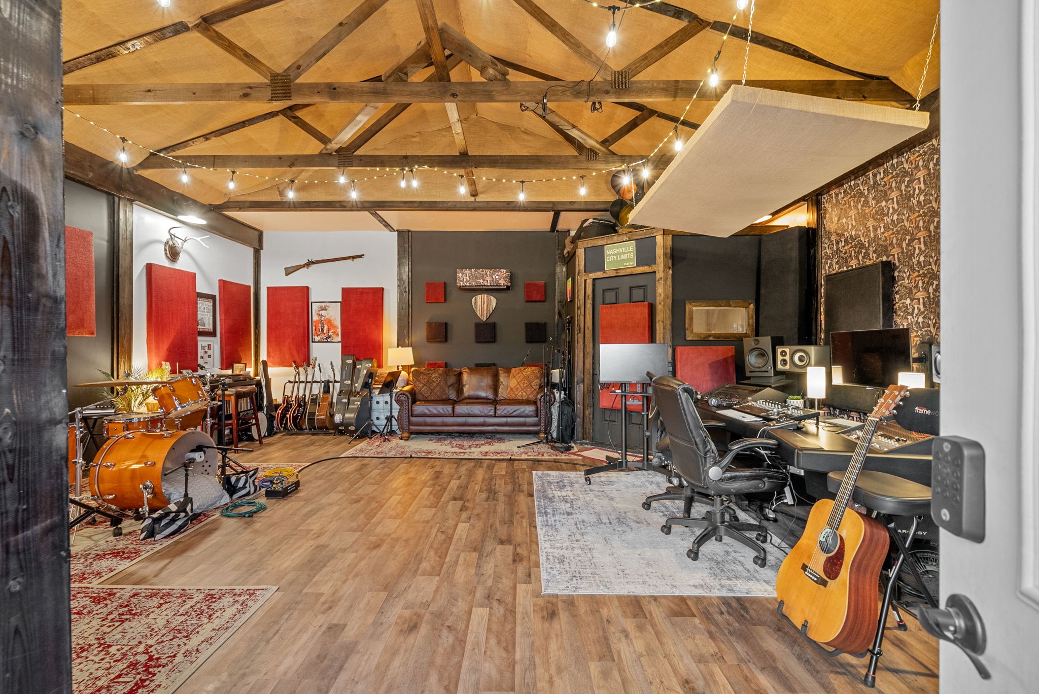 3762 Bowker Road Charlotte, TN 37036 - Photo 9 of 35 a view of a room with gym equipment