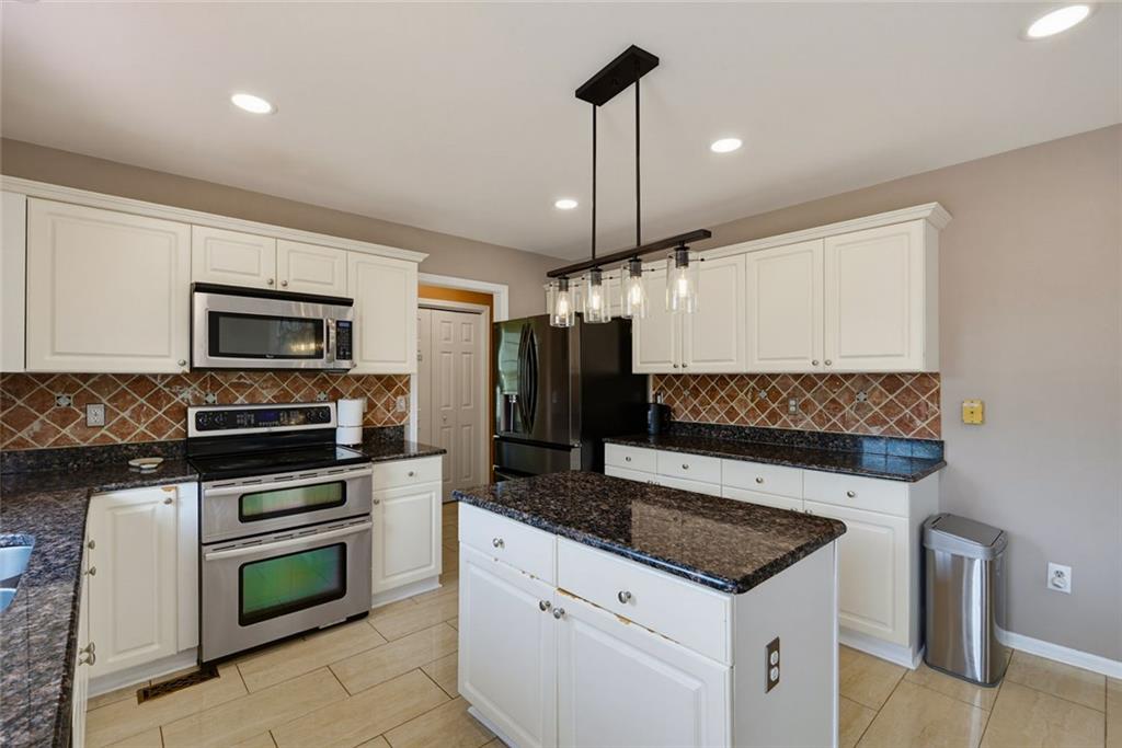 581 Hunters Trace Dallas, GA 30157 - Photo 12 of 42
