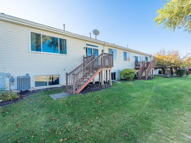 a view of front of house with a yard