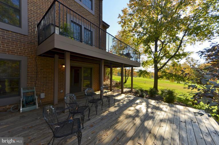 Double deck overlooks golf course