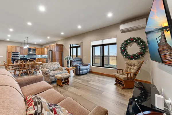 $675,000 | 17742 280th Avenue, New Richland, MN 56072