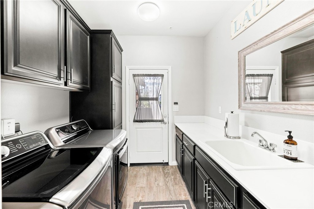16555 Vía Los Caballeros Riverside, CA 92504 - Photo 20 of 51 a kitchen with a sink stove and cabinets