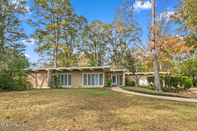 $289,000 | 1972 Aztec Drive, Jackson, MS 39211