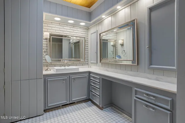 $289,000 | 1972 Aztec Drive, Jackson, MS 39211