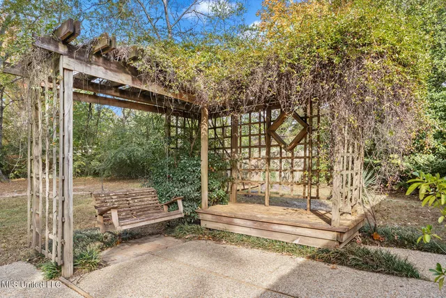 $289,000 | 1972 Aztec Drive, Jackson, MS 39211