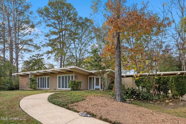 $289,000 | 1972 Aztec Drive, Jackson, MS 39211