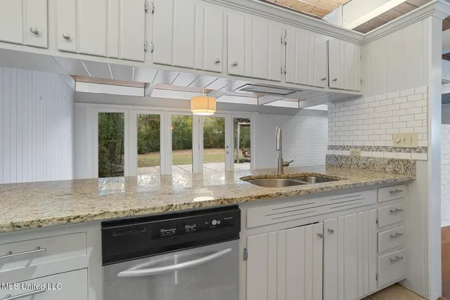 $289,000 | 1972 Aztec Drive, Jackson, MS 39211