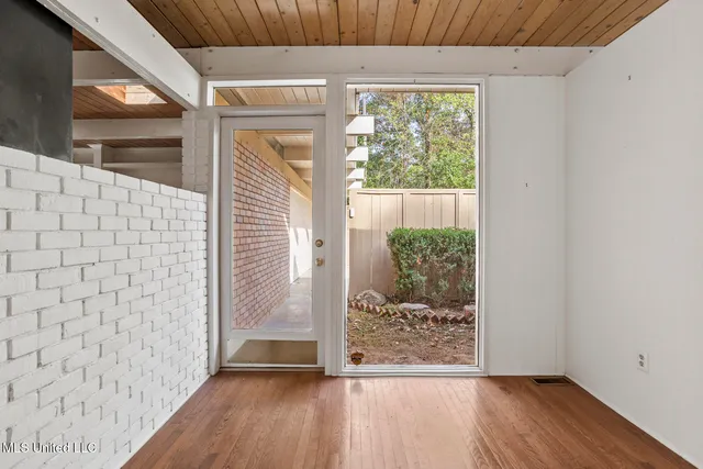 $289,000 | 1972 Aztec Drive, Jackson, MS 39211