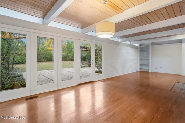 $289,000 | 1972 Aztec Drive, Jackson, MS 39211