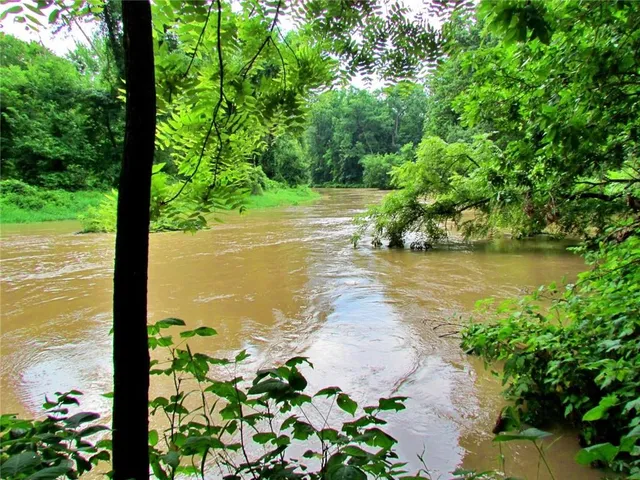 $575,000 | 24 Hwy Highway, Keytesville, MO 65261