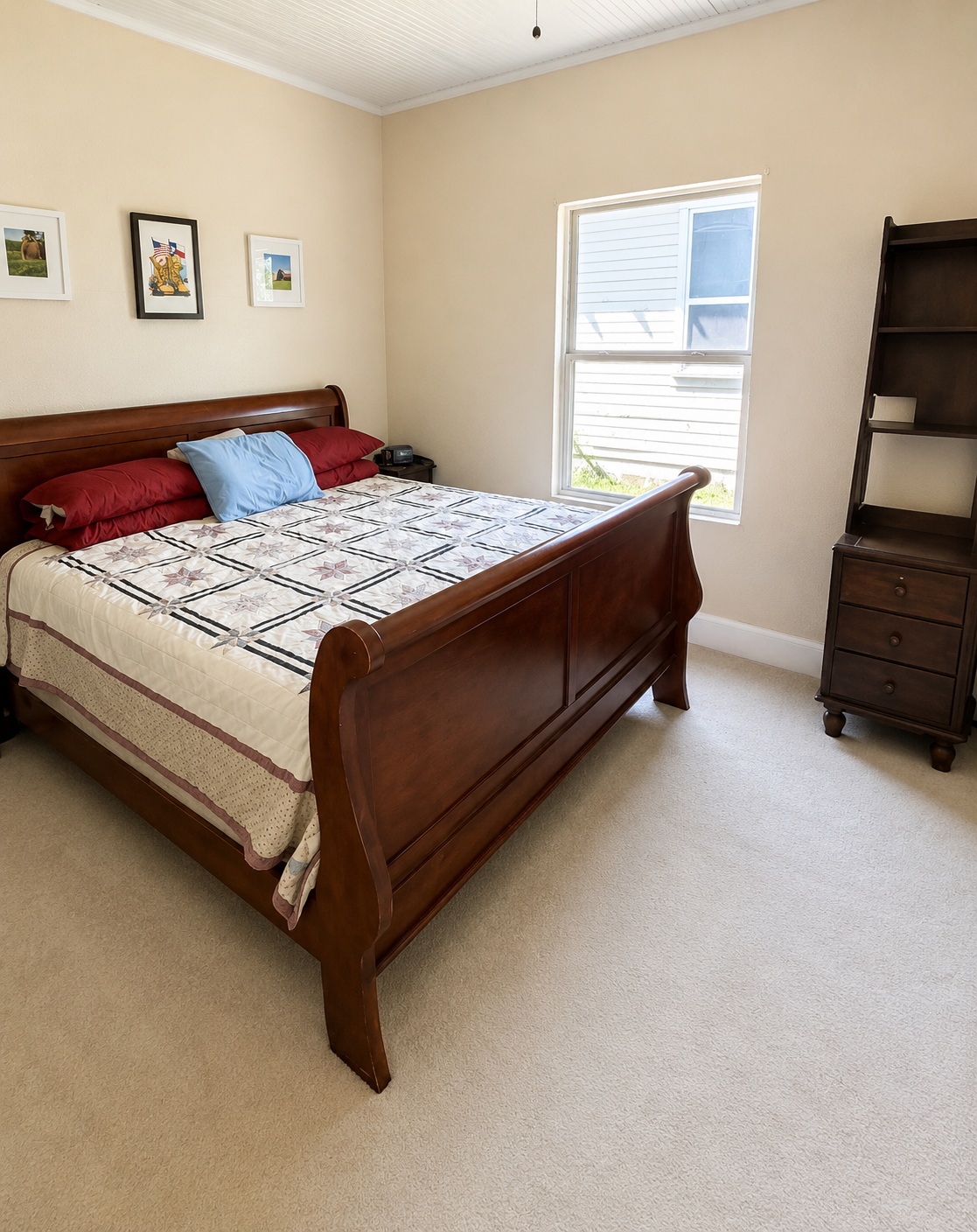 810 North 6th Street Temple, TX 76501 - Photo 3 of 9 A quiet bedroom features soft carpeting and a window for natural light.