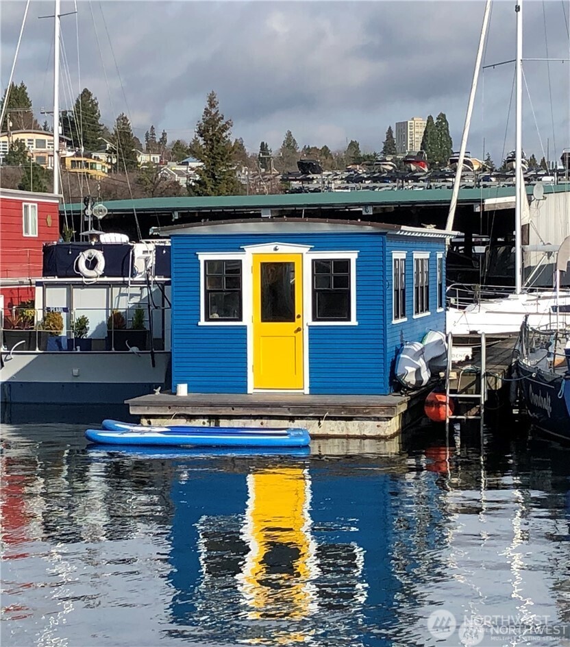 a view of a lake with houses