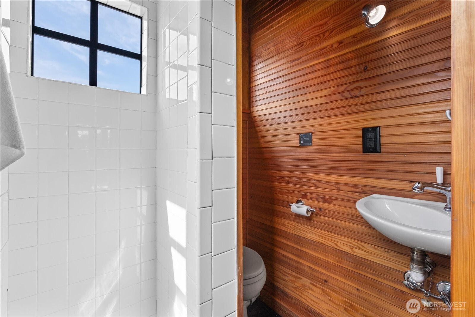 2401 North Northlake Way, Unit E7 Seattle, WA 98103 - Photo 13 of 23 a bathroom with a toilet