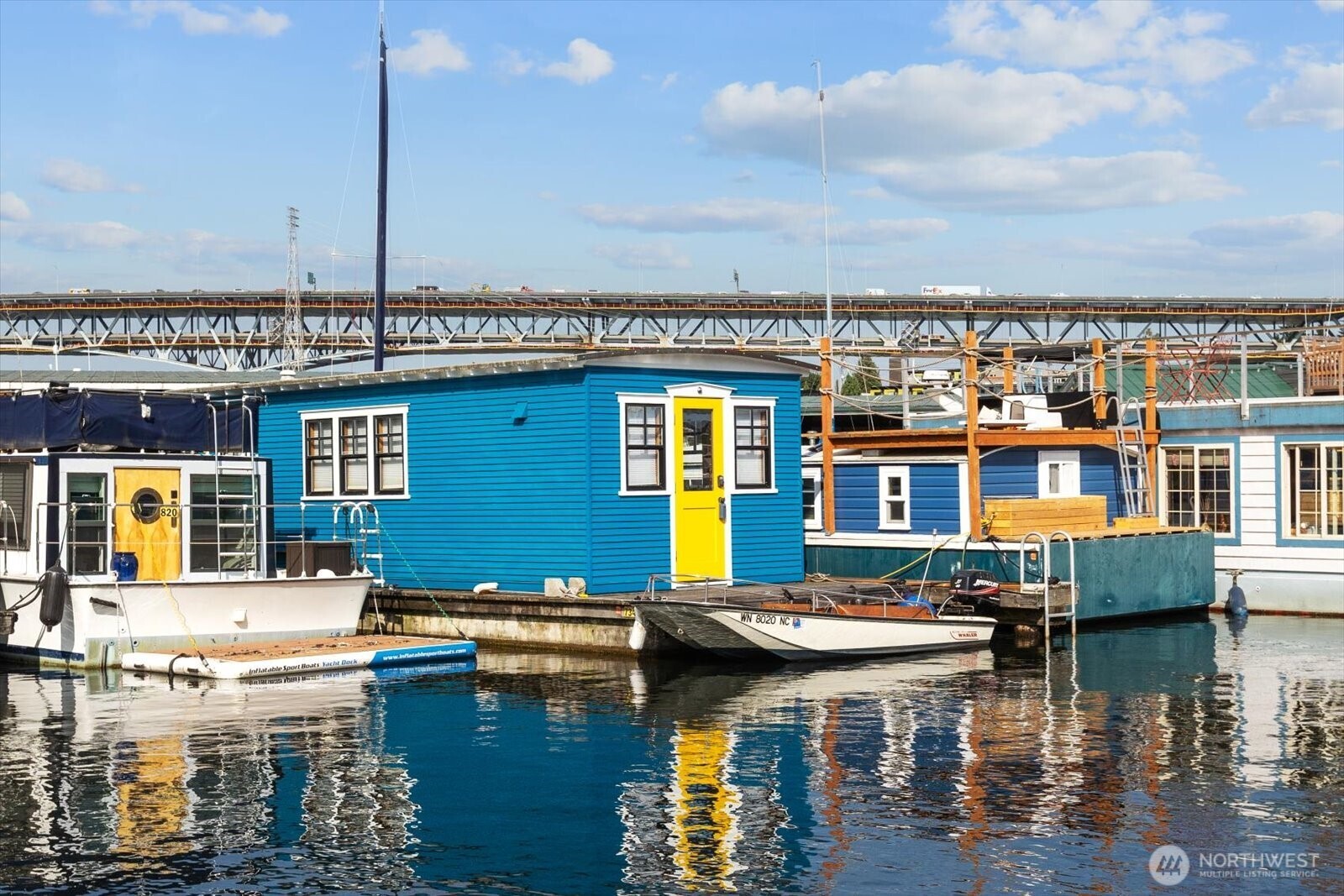 2401 North Northlake Way, Unit E7 Seattle, WA 98103 - Photo 15 of 23 a view of a lake with building