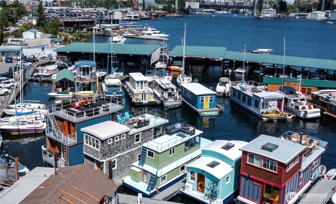 2401 North Northlake Way, Unit E7 Seattle, WA 98103 - Photo 17 of 23 a city view