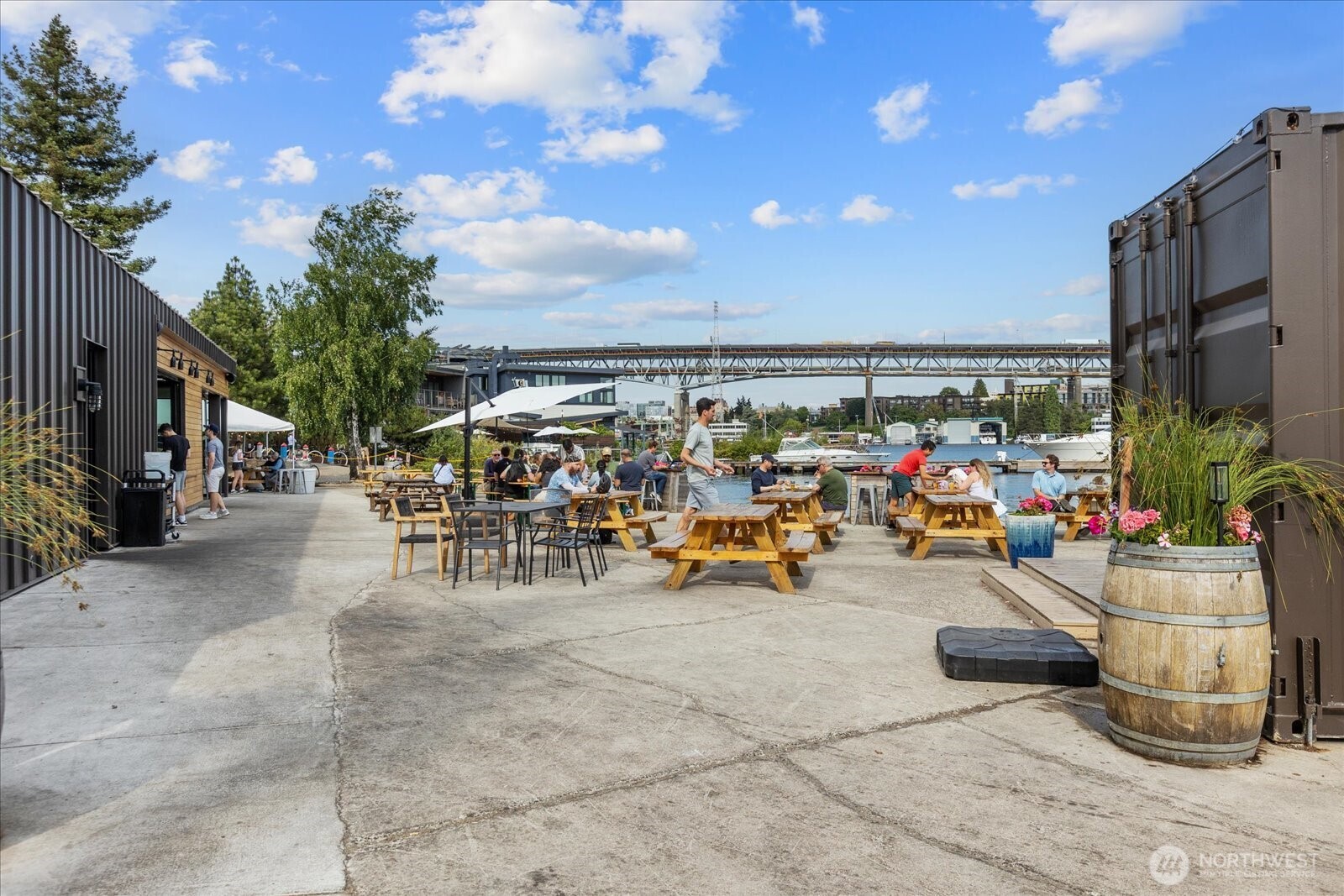 2401 North Northlake Way, Unit E7 Seattle, WA 98103 - Photo 18 of 23 a view of a garage with cars