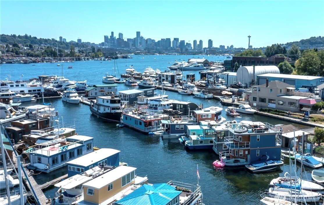 2401 North Northlake Way, Unit E7 Seattle, WA 98103 - Photo 20 of 23 a view of a lake with multiple house