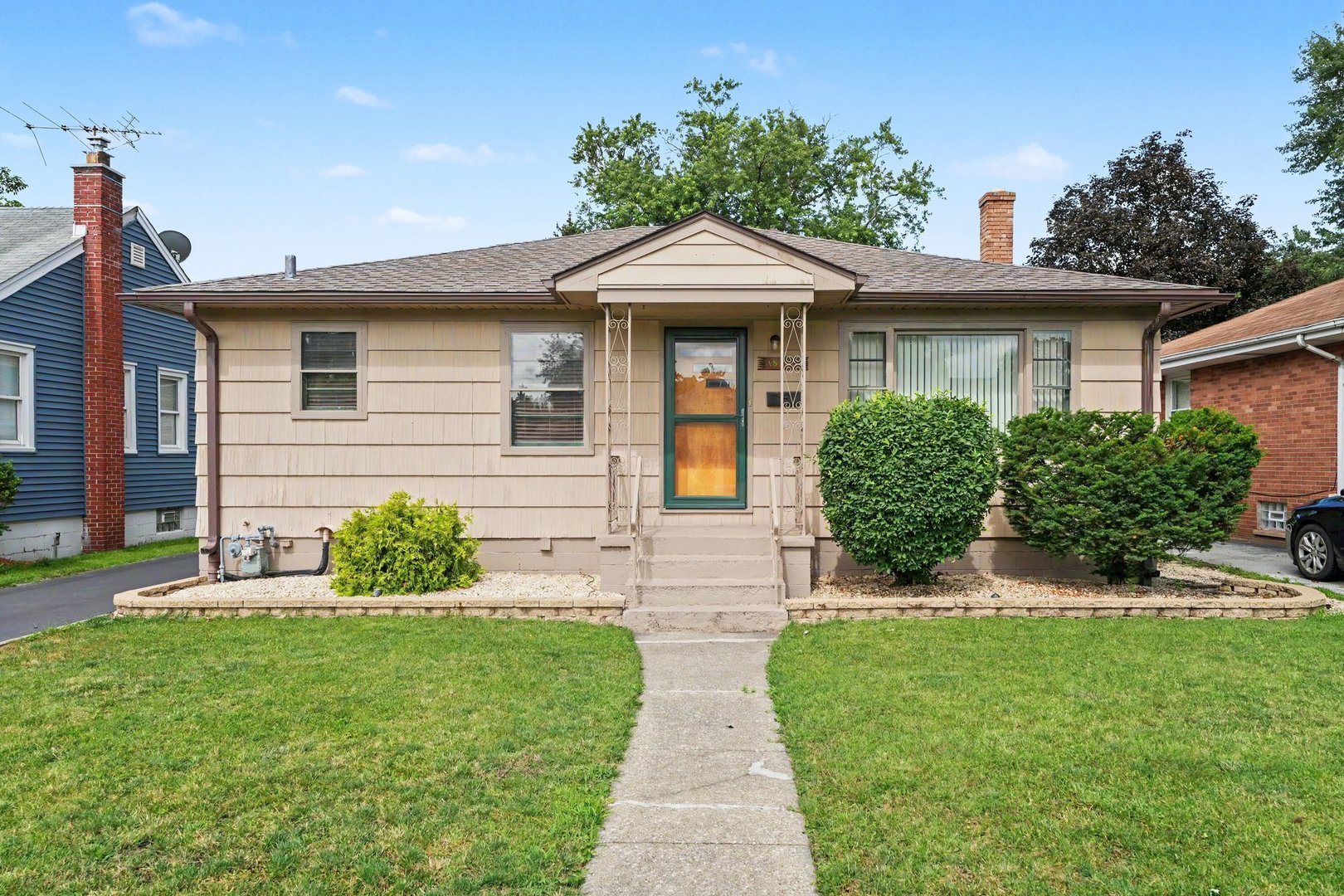 18338 Ridgewood Avenue Lansing, IL 60438 - Photo 1 of 28