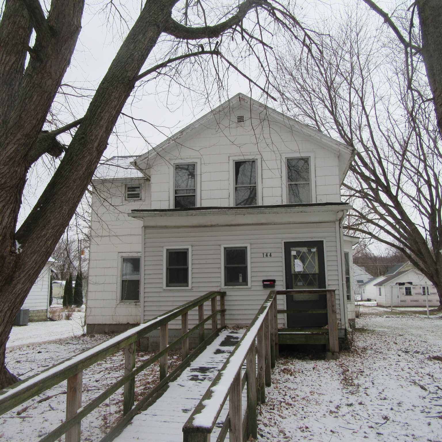 144 North 5th Street Clinton, IA 52732 - Photo 1 of 2 Gallery Image 1