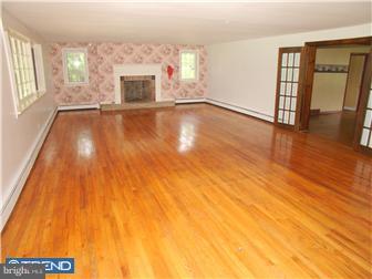 10 Callowhill Road Doylestown, PA 18901 - Photo 6 of 12 Living Room