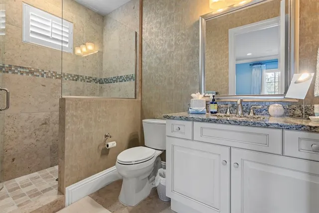 a view of a house with backyard and porch