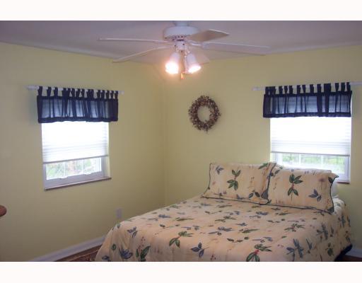 327 Beadling Rd. Mt. Lebanon, PA 15228 - Photo 10 of 13 Master Bedroom.