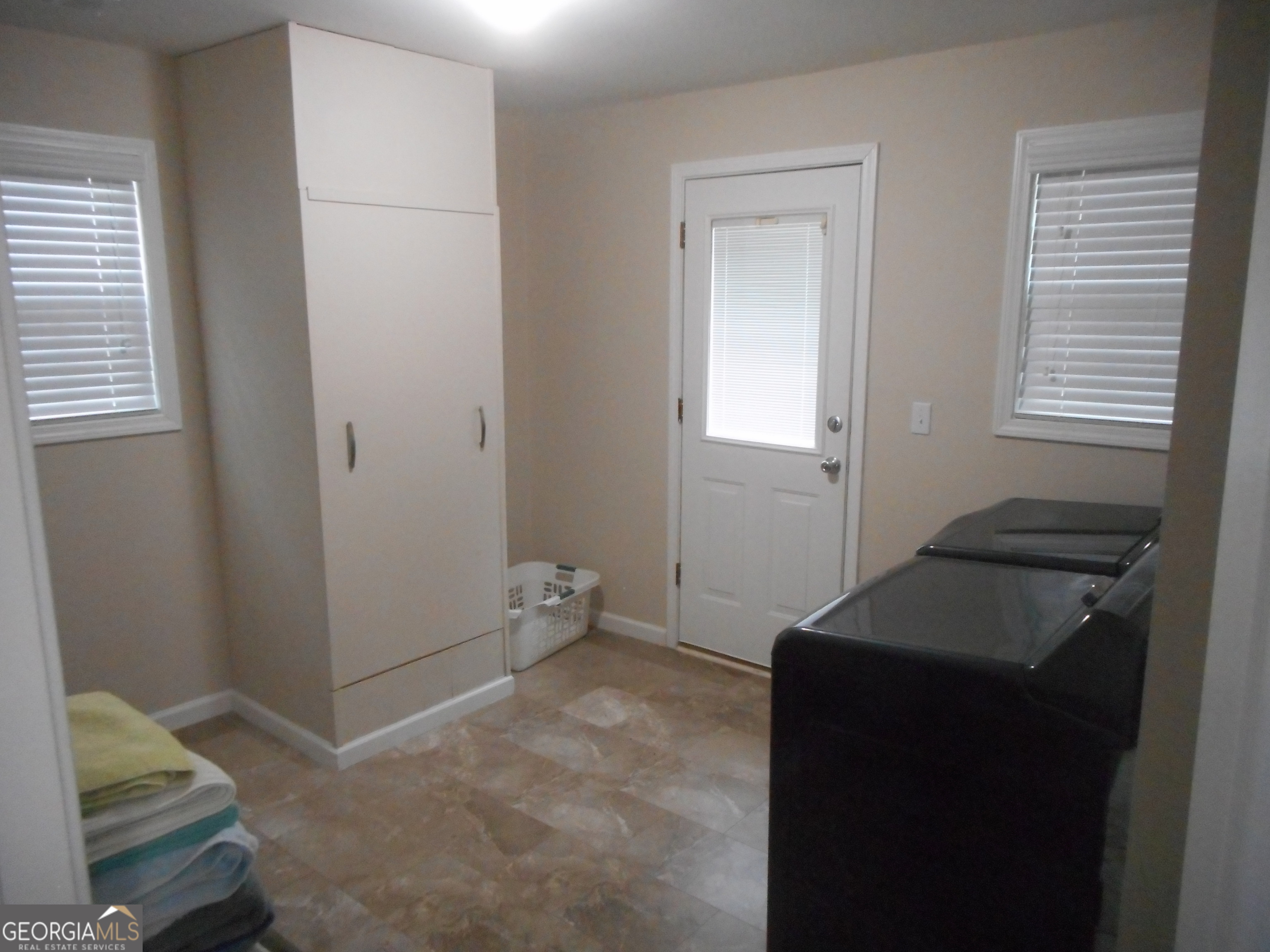 530 Grandview Avenue Mount Airy, GA 30563 - Photo 15 of 20 a bedroom with a bed and a window