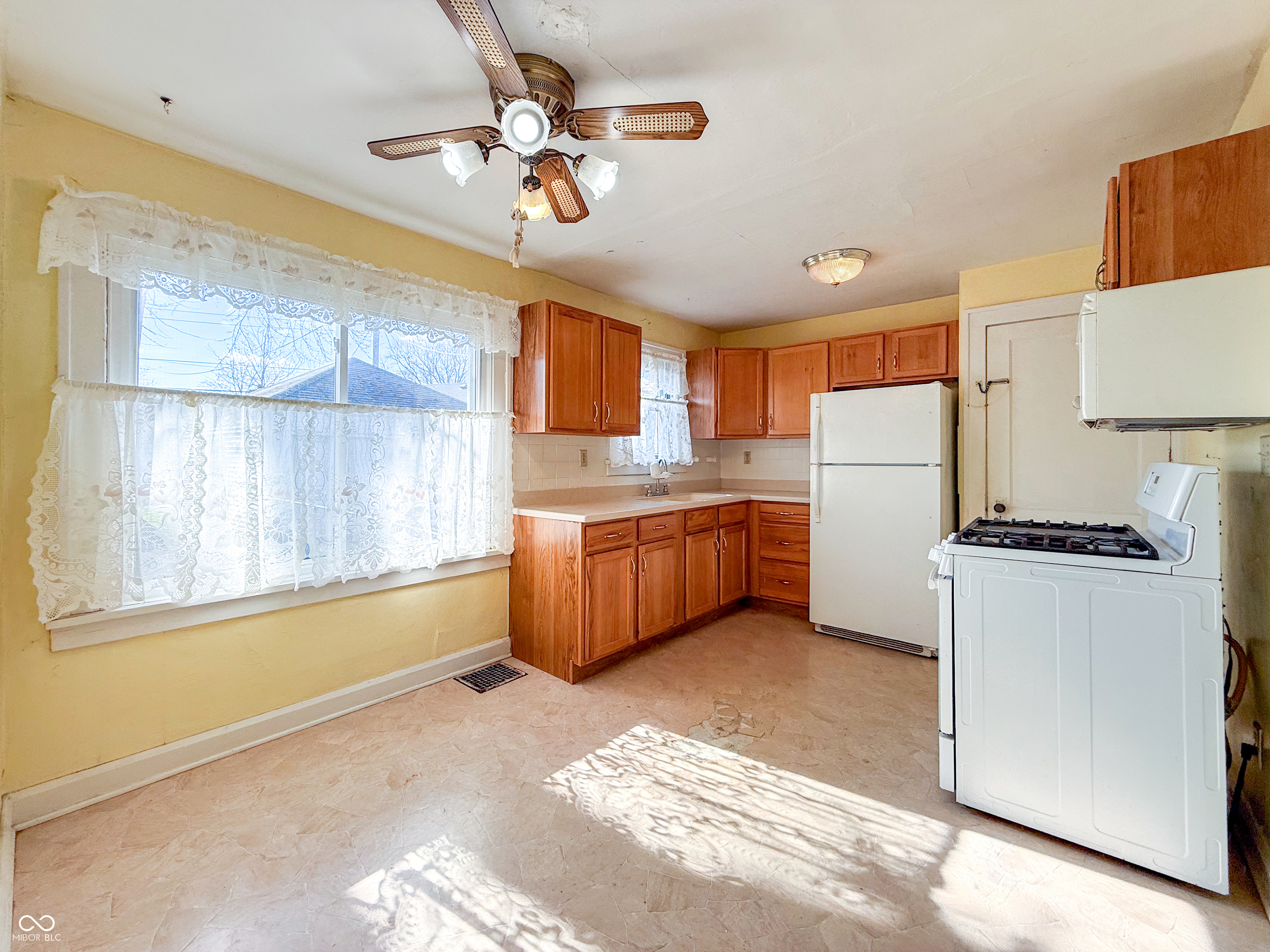 3619 Andover Road Anderson, IN 46013 - Photo 10 of 24