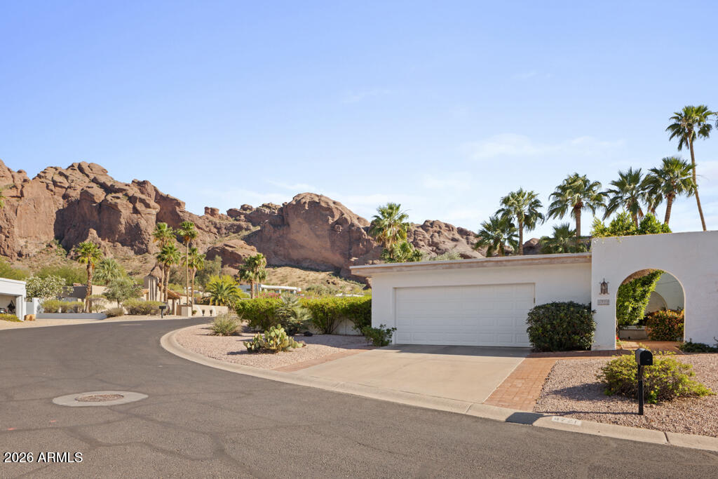 4721 East Rancho Drive Phoenix, AZ 85018 - Photo 3 of 38