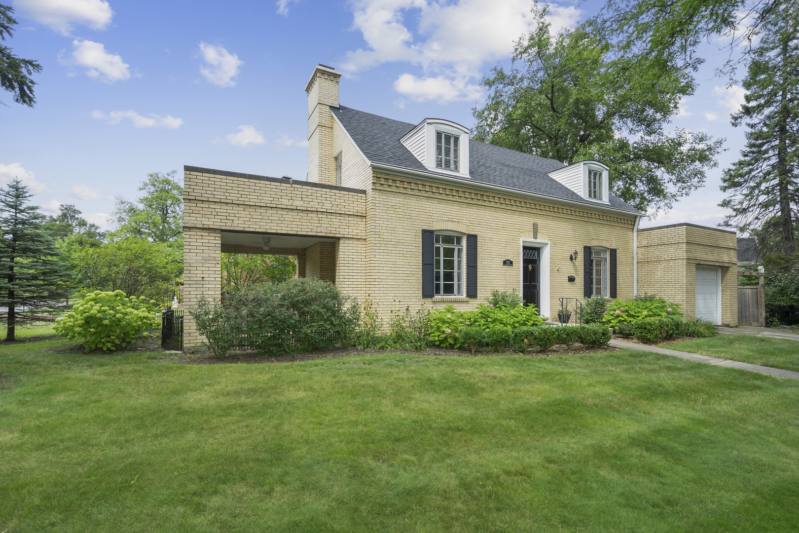600 East Parkway Road Riverside, IL 60546 - Photo 1 of 29 a front view of a house with a yard and garage