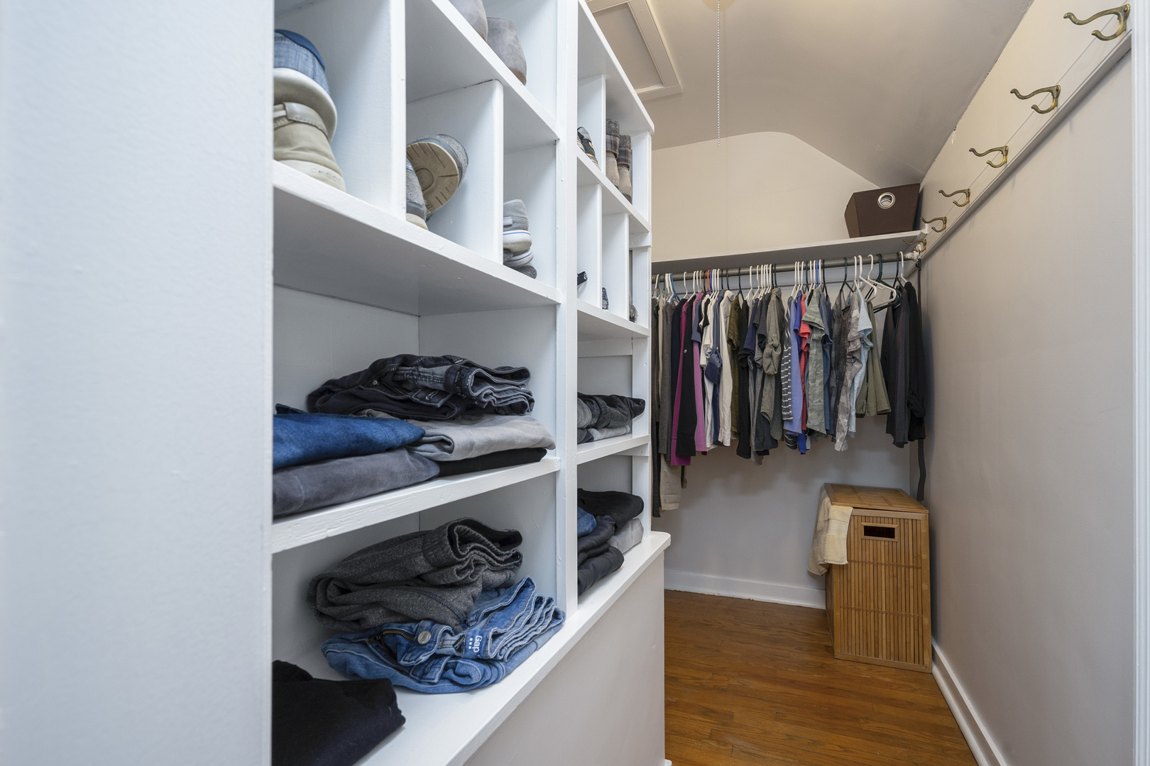 600 East Parkway Road Riverside, IL 60546 - Photo 12 of 29 a walk in closet