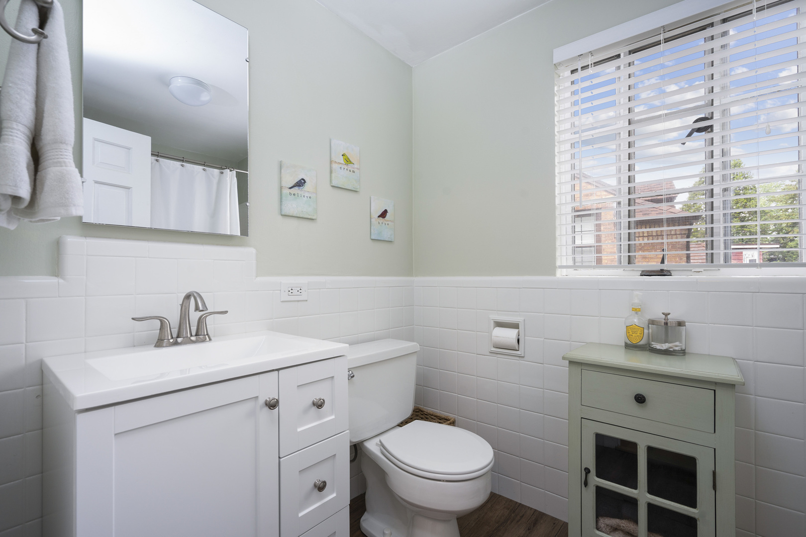 600 East Parkway Road Riverside, IL 60546 - Photo 13 of 29 a bathroom with a sink toilet and window