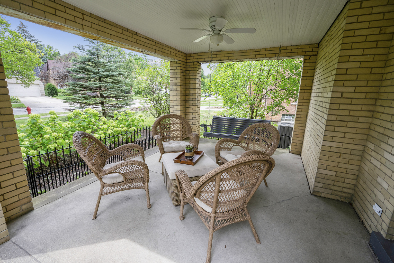 600 East Parkway Road Riverside, IL 60546 - Photo 17 of 29 a outdoor living space with furniture and garden view