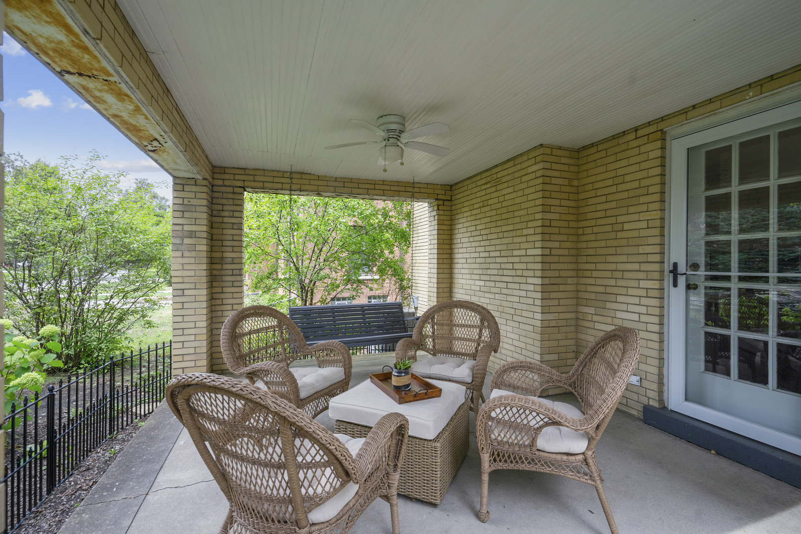600 East Parkway Road Riverside, IL 60546 - Photo 18 of 29 a outdoor living space with furniture and garden view