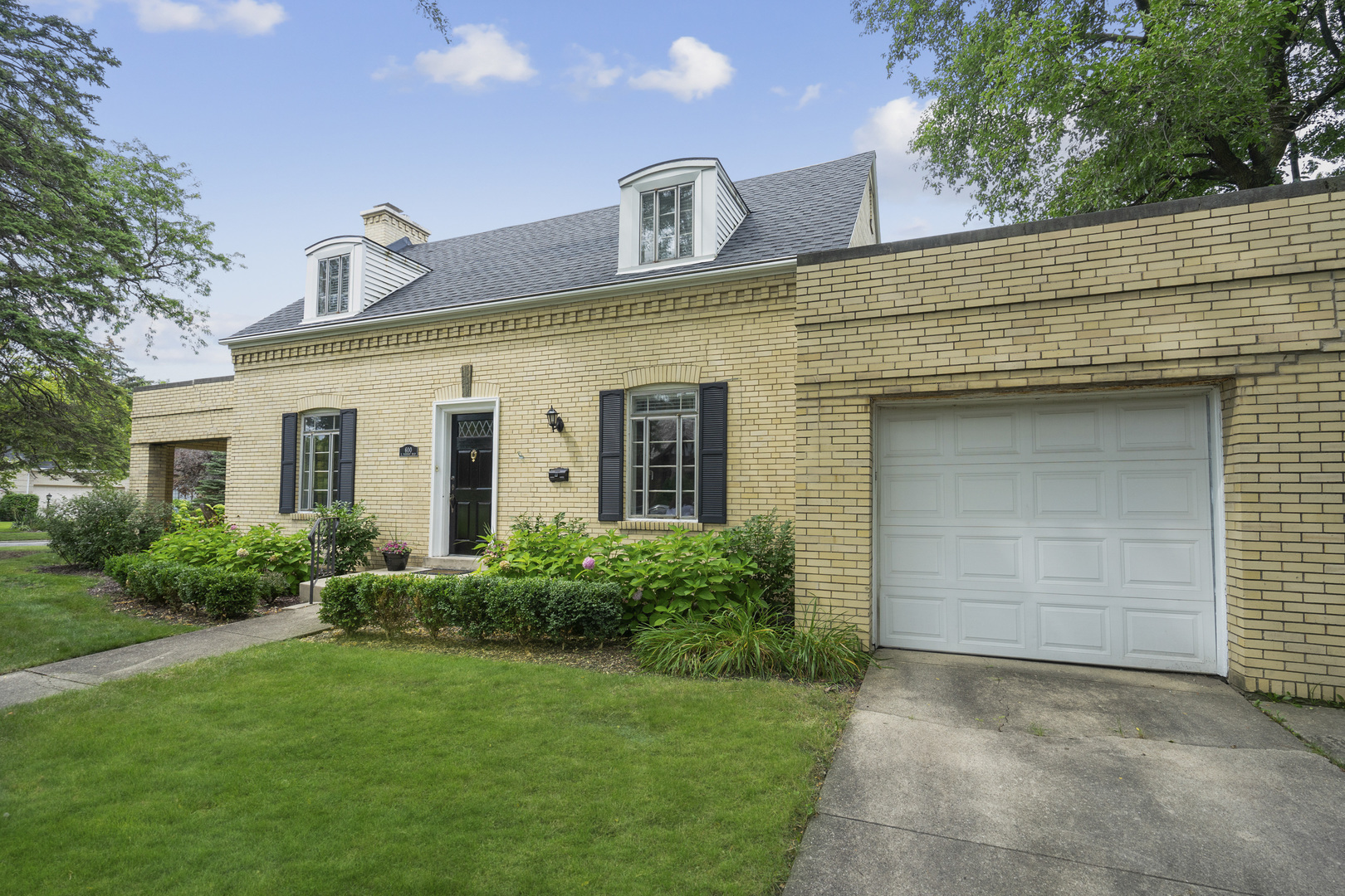 600 East Parkway Road Riverside, IL 60546 - Photo 23 of 29 a view of a house with brick walls and a yard with plants