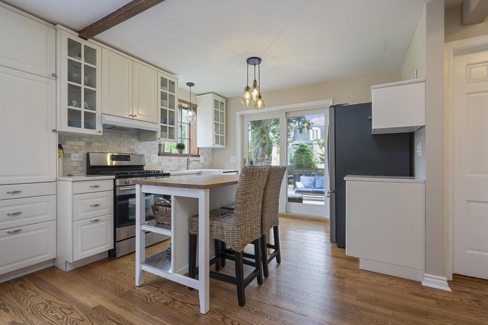 600 East Parkway Road Riverside, IL 60546 - Photo 6 of 29 a kitchen with a table chairs refrigerator and cabinets