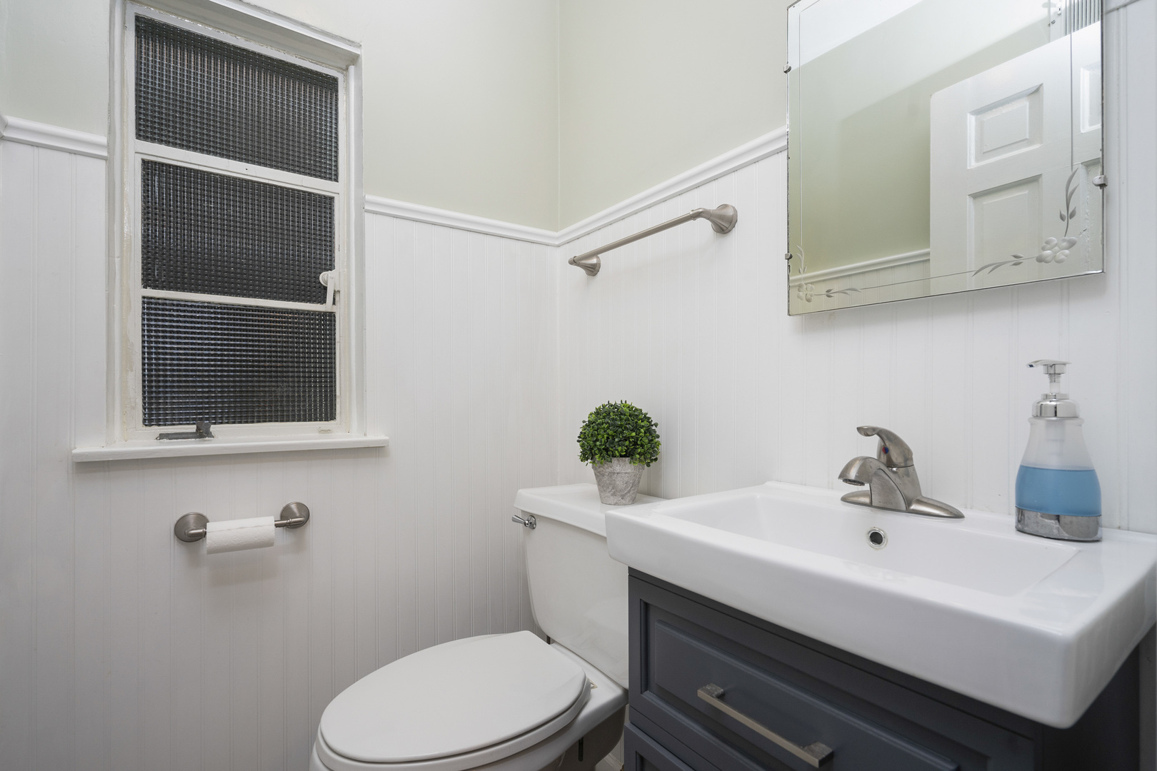 600 East Parkway Road Riverside, IL 60546 - Photo 9 of 29 a bathroom with a sink a toilet and mirror