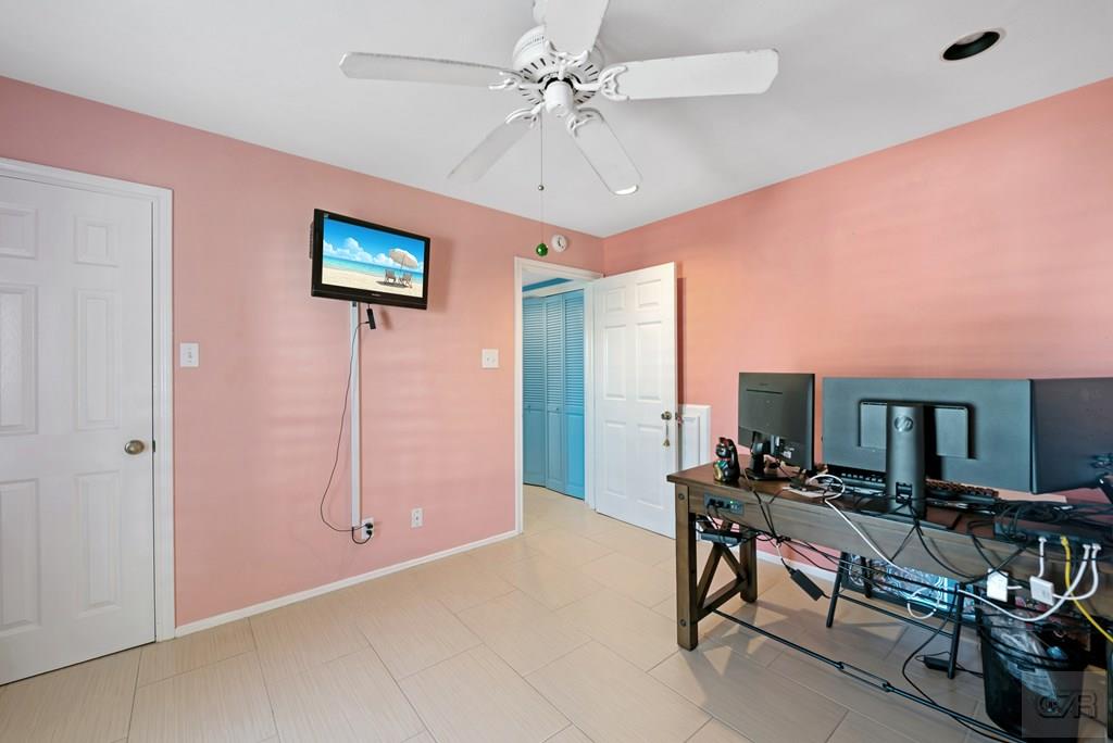 270 Isles End Road Tiki Island, TX 77554 - Photo 25 of 49 a room with musical instruments